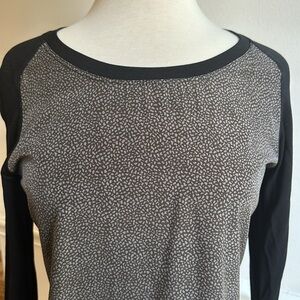 Olivia Moon Gray with tan top Black knit long sleeves size small EUC